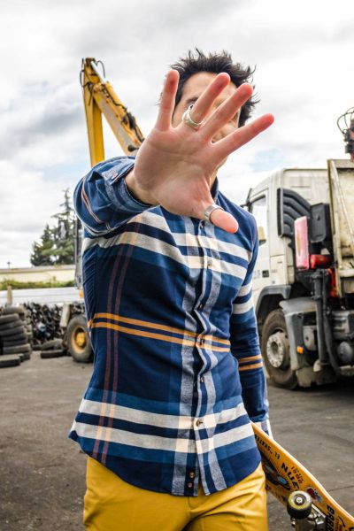 Chemise flanelle bleu gros carreaux.